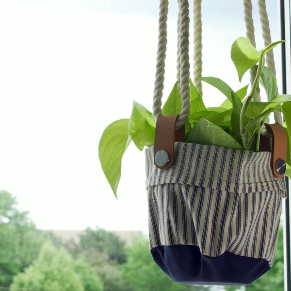 DIY_Canvas_Plant_Hanger