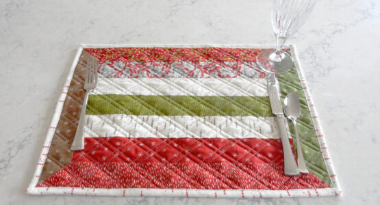 https://weallsew.com/wp-content/uploads/sites/4/2019/05/Easy-holiday-placemats-tutorial-at-WeAllSew-1100-x-600-555x300.jpg