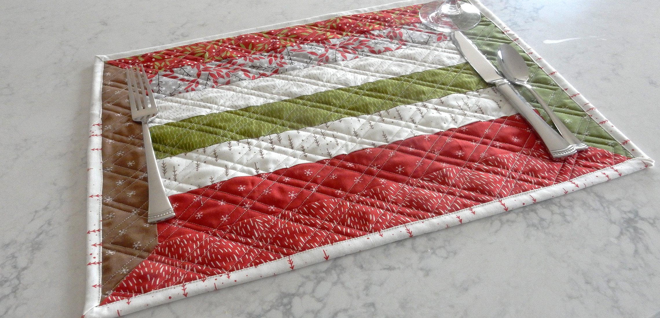 Easy holiday placemats tutorial at WeAllSew