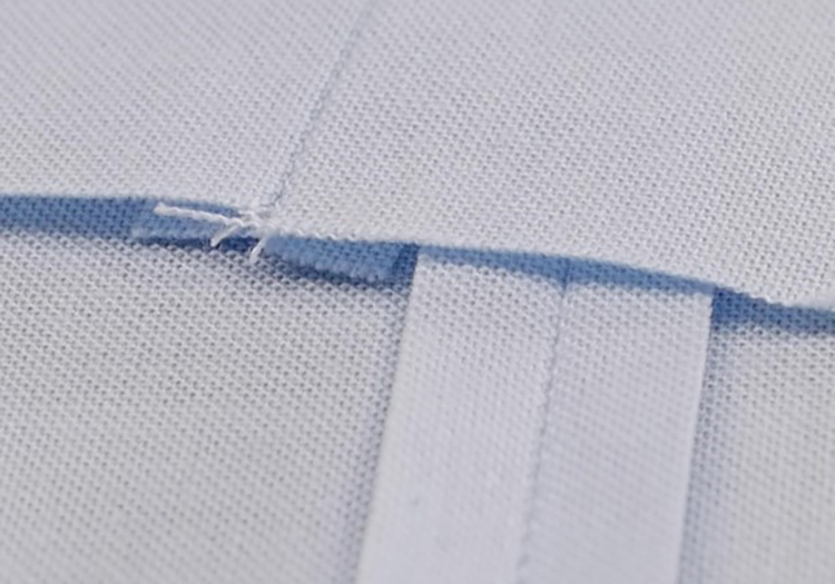 Jeans Needle: Sharp point for precise seams on woven fabrics