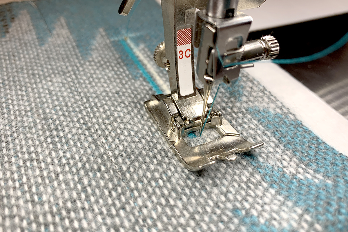Manual_Buttonholes_first_bead