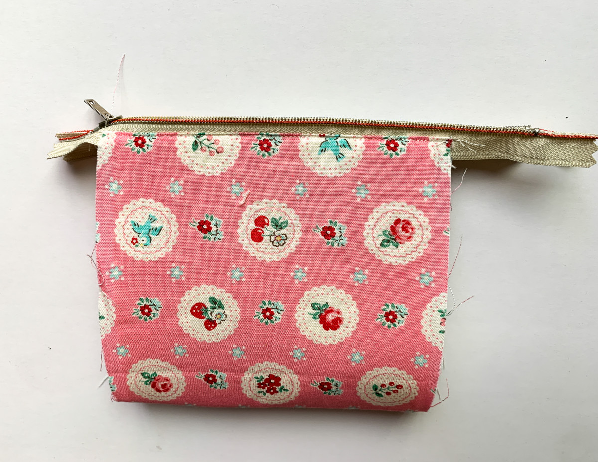 Triangle Zipper Pouch - WeAllSew