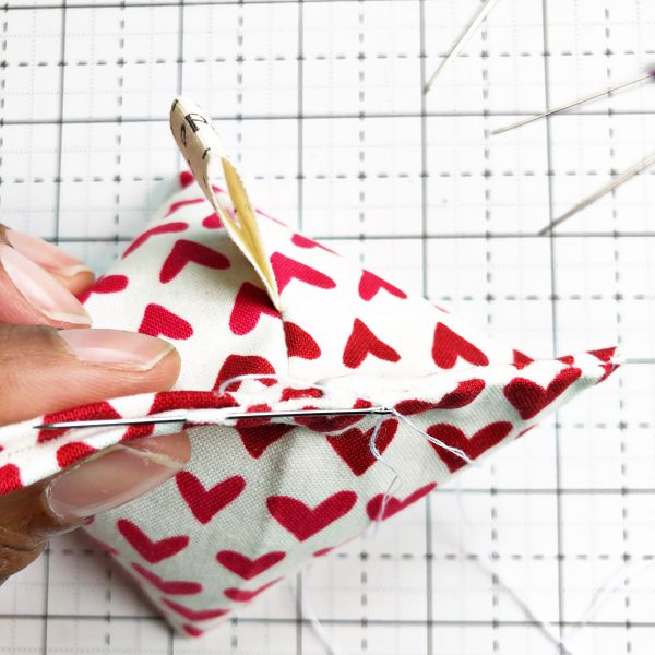 DIY Sewing Pattern Weights / Easy Triangular Fabric Weights (VIDEO) ⋆ Hello  Sewing