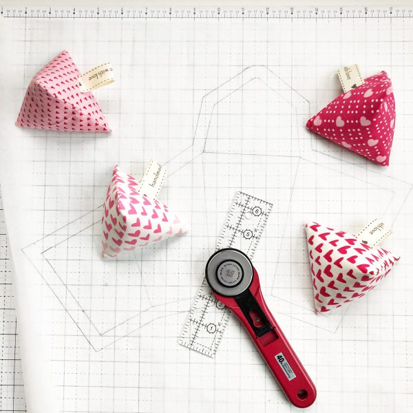 HOW TO SEW YOUR OWN CUTE PATTERN WEIGHTS - DIY Fabric Weights for