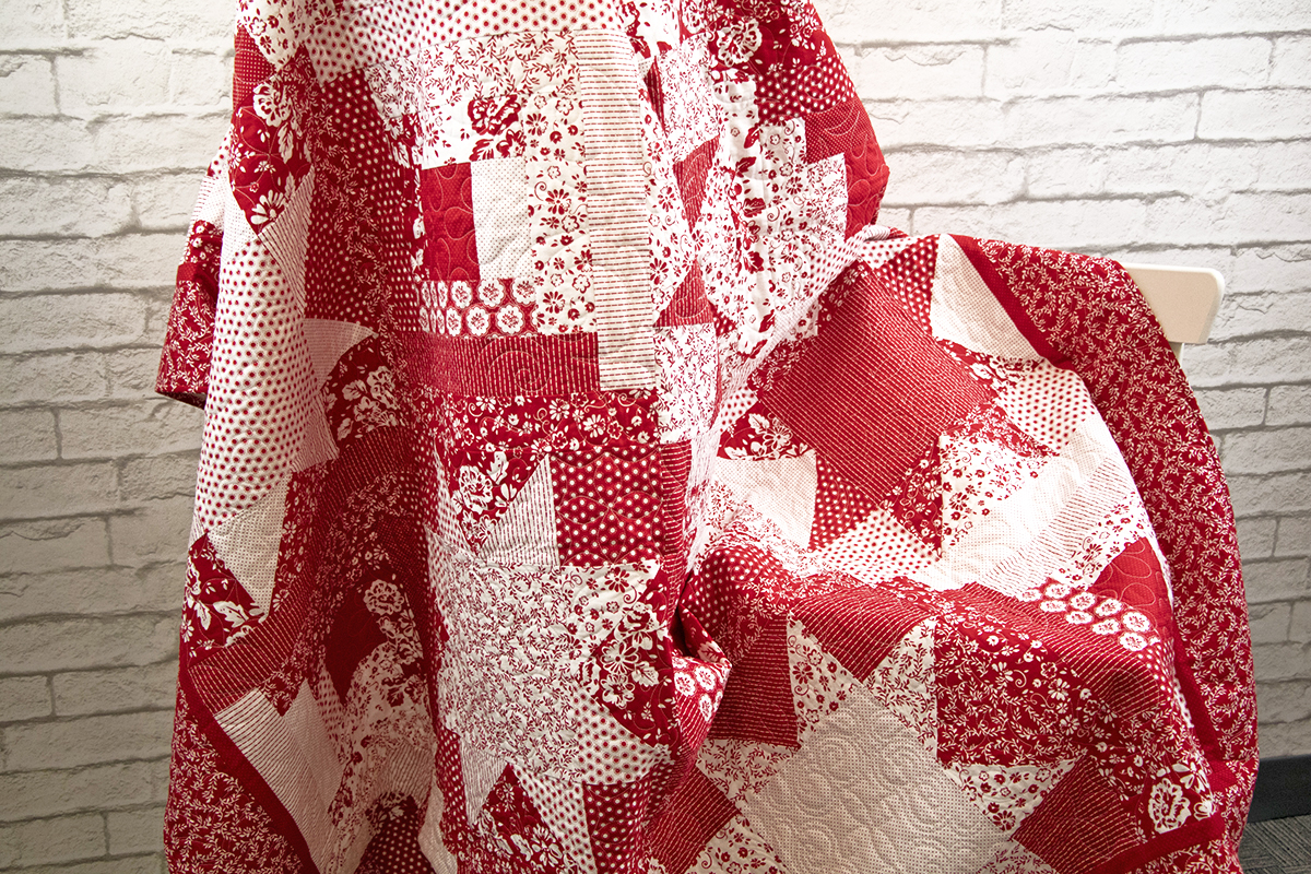 Red_White_Quilt_Beauty Shot