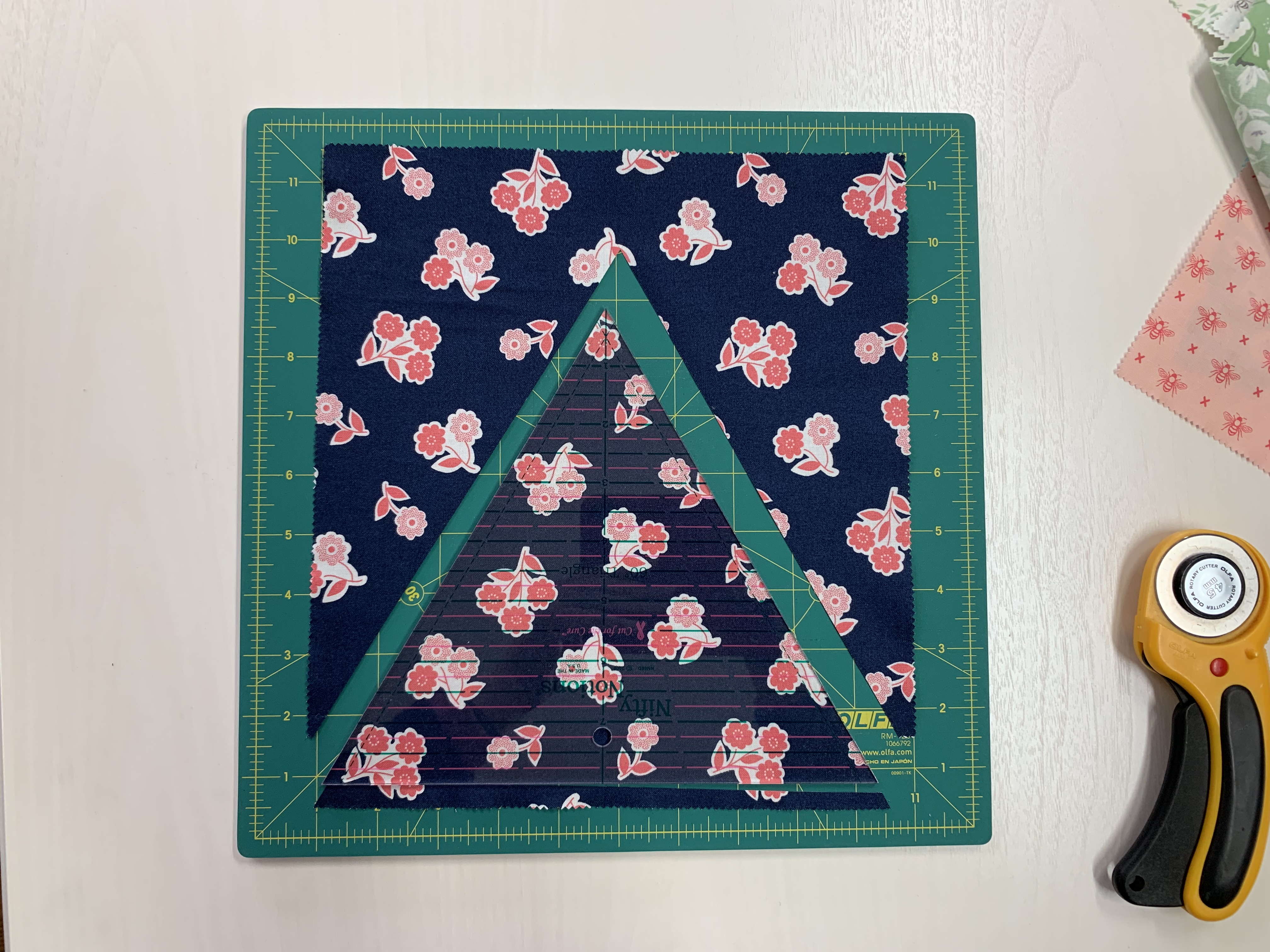 Equilateral Triangle Table Runner_60 degree triangle