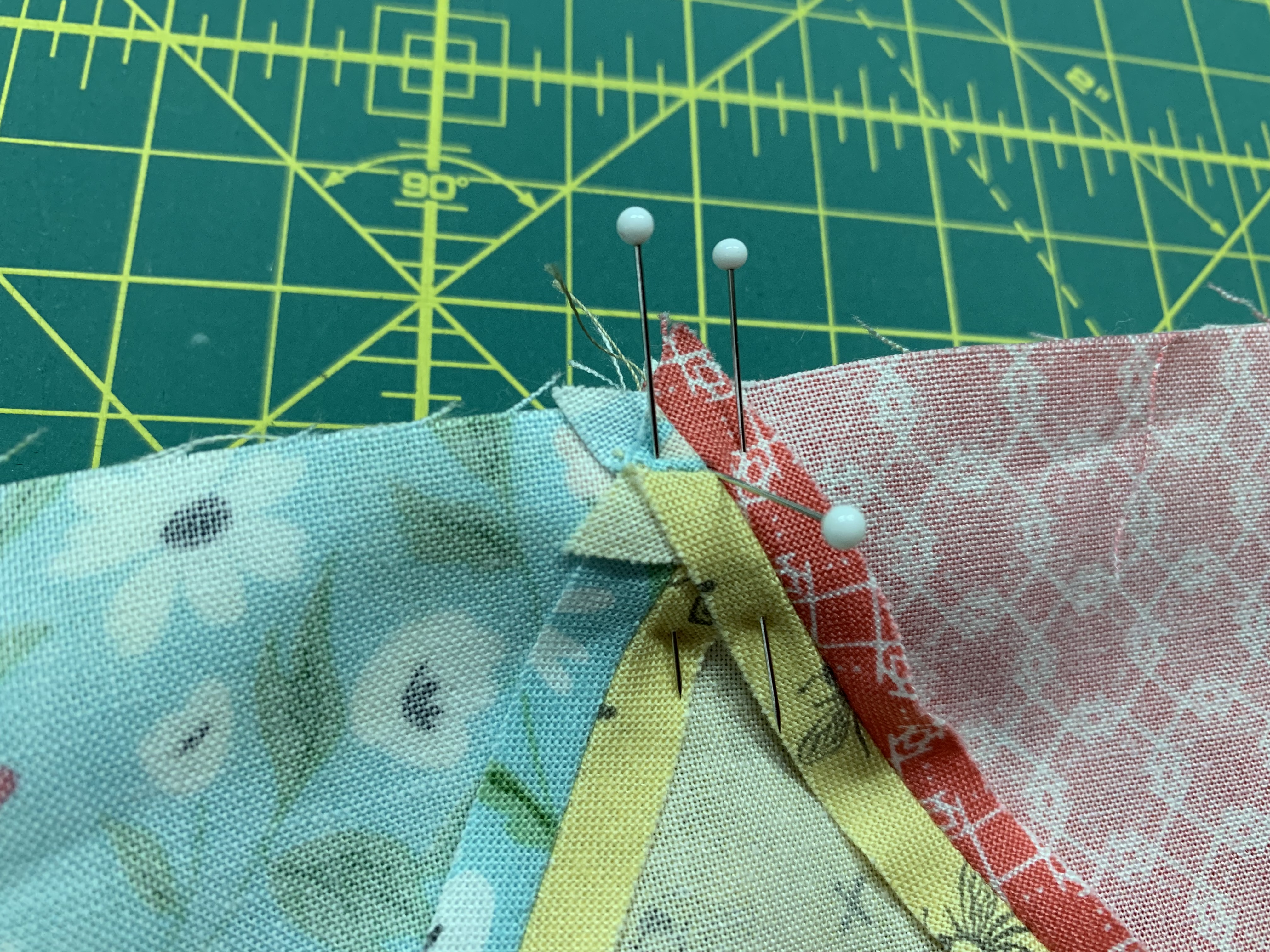 Equilateral Triangle Table Runner_Pinning triangle points