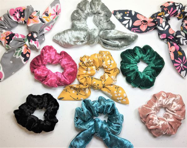 Match_Your_Mask_Hair_Scrunchie_with_Tails