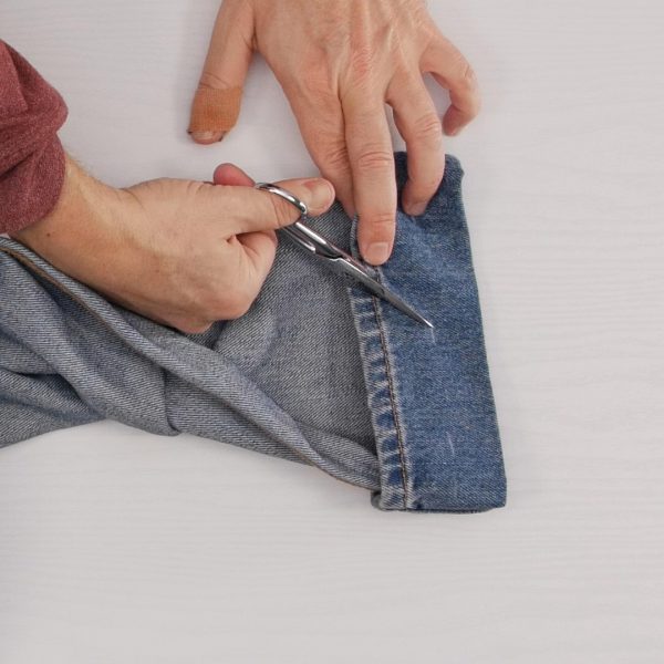 How to easily hem Jeans - begin trimming
