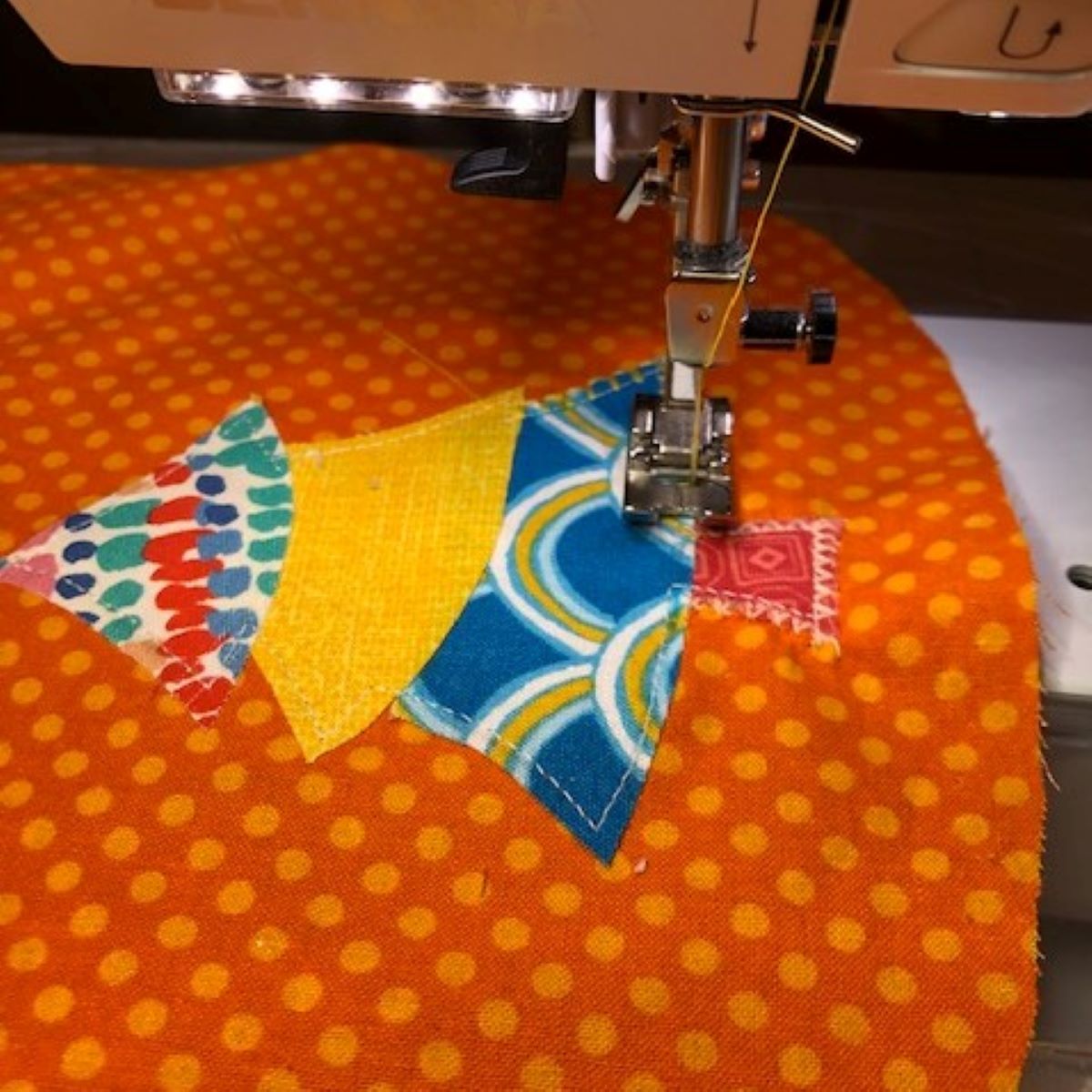 Appliqued Bib Burp Cloth Set Tutorial: stitch applique detail