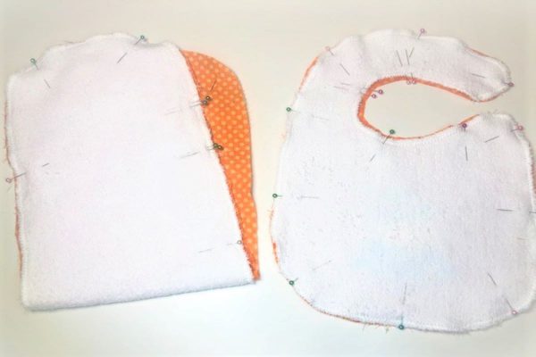 Appliqued Bib Burp Cloth Set Tutorial: pin and stitch front and back