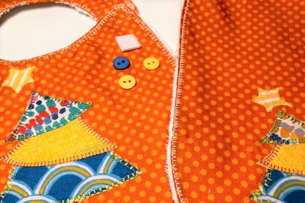 Appliqued Bib Burp Cloth Set Tutorial: finishing touches