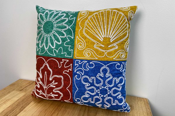 All_Seasons_Couched_Pillow_01_Title_picture_BERNINA_WeAllSew_Blog_1200x800px