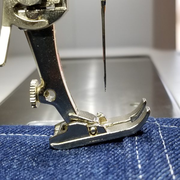 MTC_Jeans_Foot_#8_03_climbing_over_cross_Seam_BERNINA_WeAllSew_Blog 1080x1080px