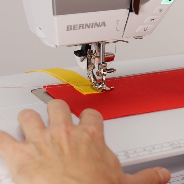 BERNINA 570 QE Tula Pink Special Edition - Hello sparkle! - BERNINA -  BERNINA