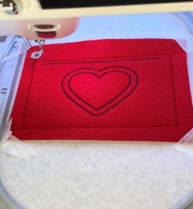 In_the_Hoop_Gift_Card_Holder_20_Heart_and_upper_border_BERNINA_WeAllSew_Blog_550x593px