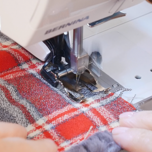 MTC_Cuddle_Throw_Blanket_11_Side