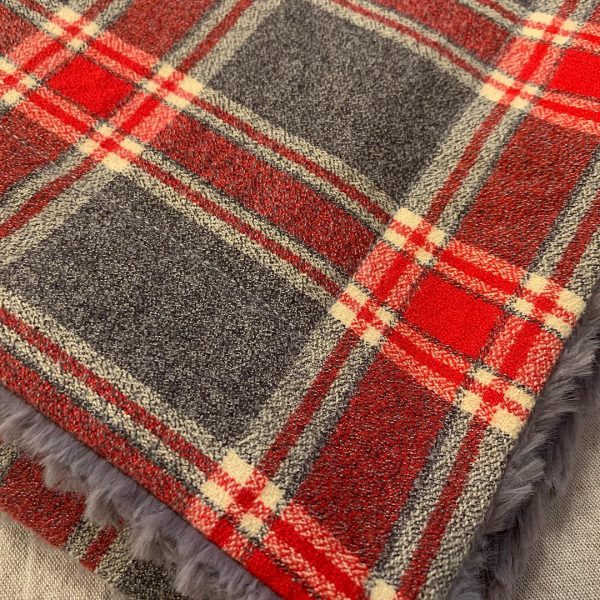 MTC_Cuddle_Throw_Blanket_18_Corner_BERNINA_WeAllSew_Blog_1080x1080px