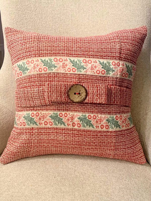 Recycle a sweater into a pillowcase - Repurpose_Clothing_into_Pillow_38_Finished_Pillow_BERNINA_WeAllSew_Blog_1200x1600px