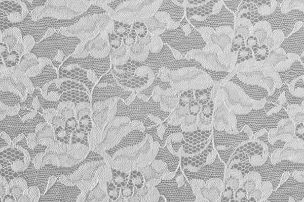 Lace - Fear_No_Fabric_Lace_02_white-floral-lace-_BERNINA_WeAllSew_Blog_600x400px