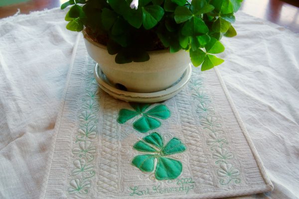 Learn to FMQ Finishing Touches, Shamrock Table Runner