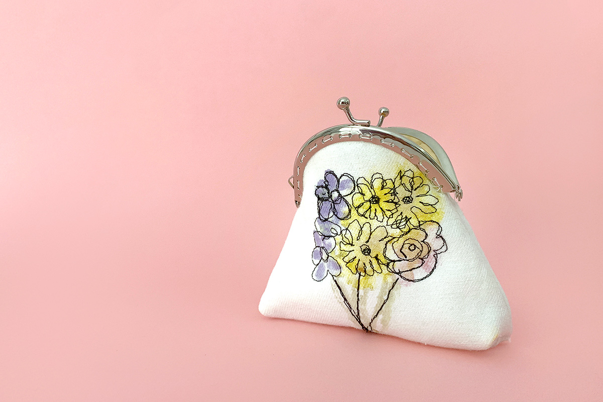 How to Make The Artsy Bag with Free-motion Flowers - WeAllSew