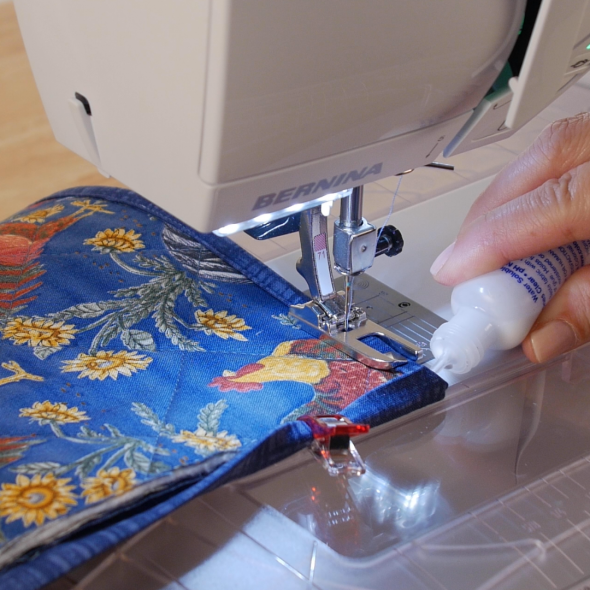 Lap_Seam_Bindfing_20_Baste_Glue_Corners_BERNINA_WeAllSew_Blog
