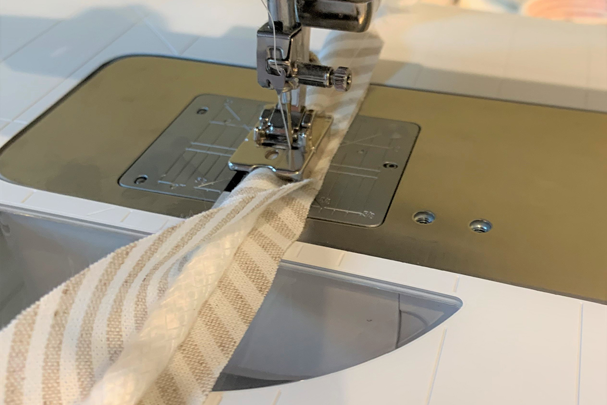Pillow Piping Made Easy - The Sewing Loft