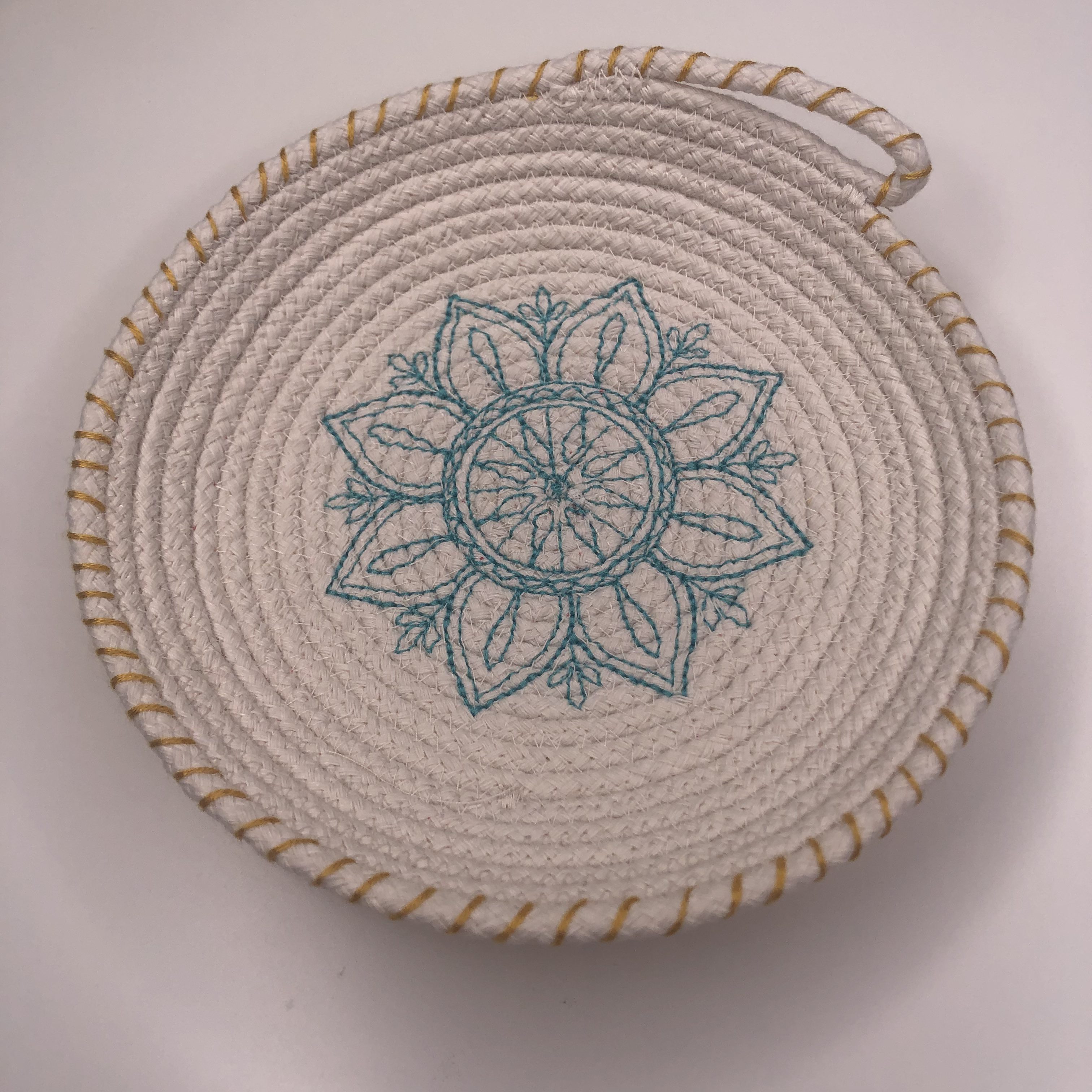 How to Choose the Best Embroidery Hoop Stand - The Craft Blogger