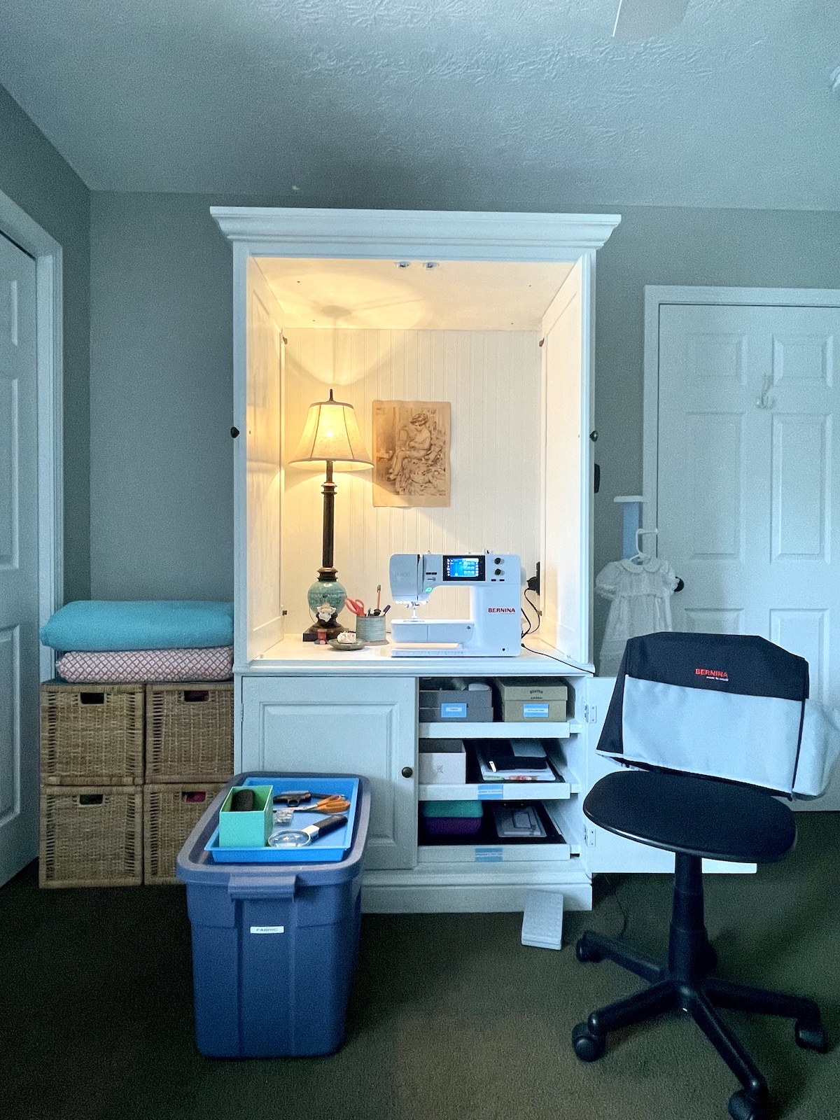Sewing Space Tutorial: Transformation Guest Room to Sewing Room 2