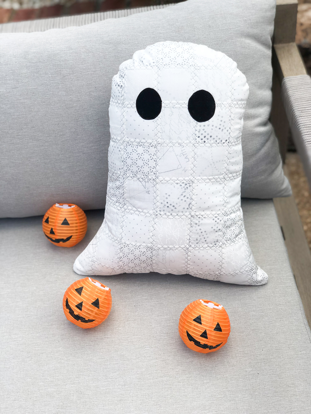 Simple DIY Halloween Ghost Pillow » The Tattered Pew