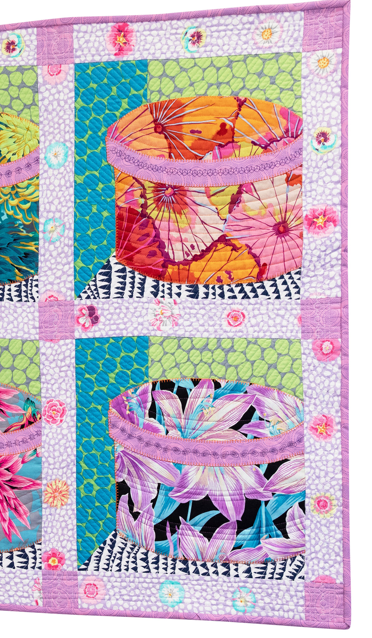 Hat_Box_QAL_#4_Post_17_quilt_right_side_view_BERNINA_WeAllSew_Blog_1200x2060px