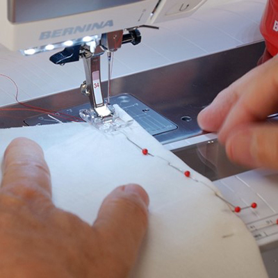 BERNINA_02_Foot_34_Sewing_A_Dart_BERNINA_WeAllSew_Blog_400x400px