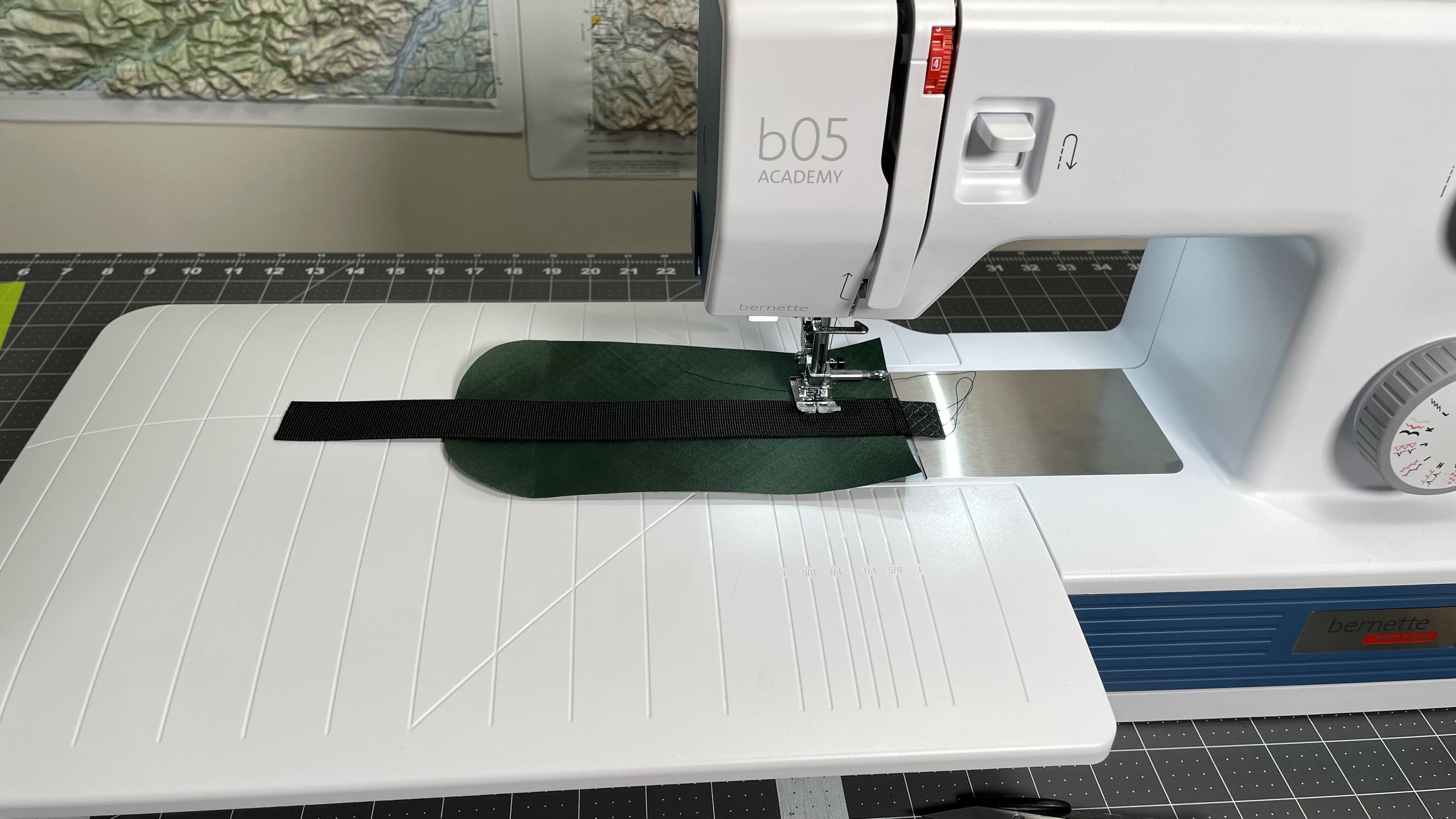 New (to me) Sewing Machine Day! : r/myog