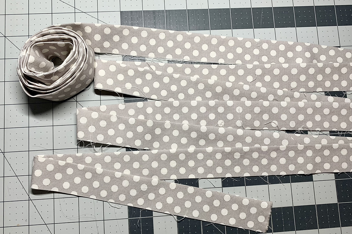 Serger_Baby_Quilt_#3_Post_05_continuous_binding_strip_BERNINA_WeAllSew_Blog_1200x800px