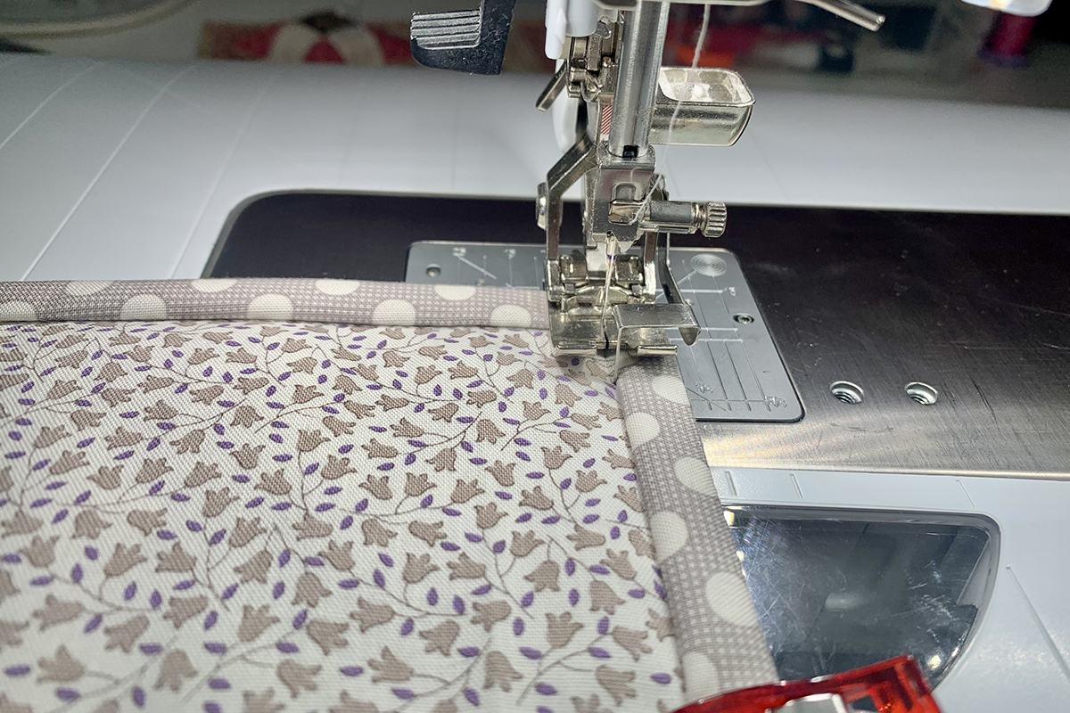 Serger_Baby_Quilt_#3_Post_34_ready_to_stitch_next_side_BERNINA_WeAllSew_Blog_1200x800px