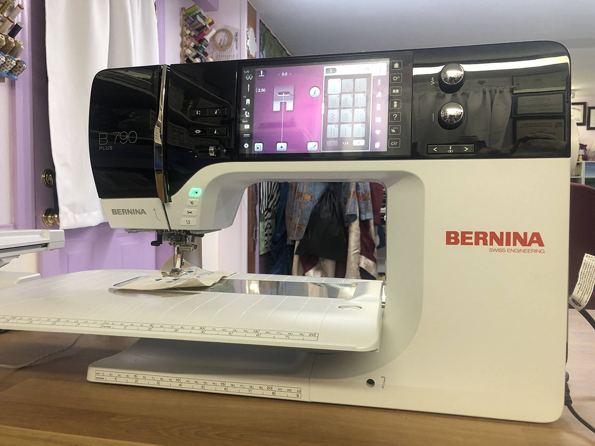  White 21 Stitch Sewing Machine with Foot Controller