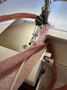 WAS_Piping_on_the_Overlocker_06_Small_Piping_BERNINA_WeAllSew_Blog_1200x1600px
