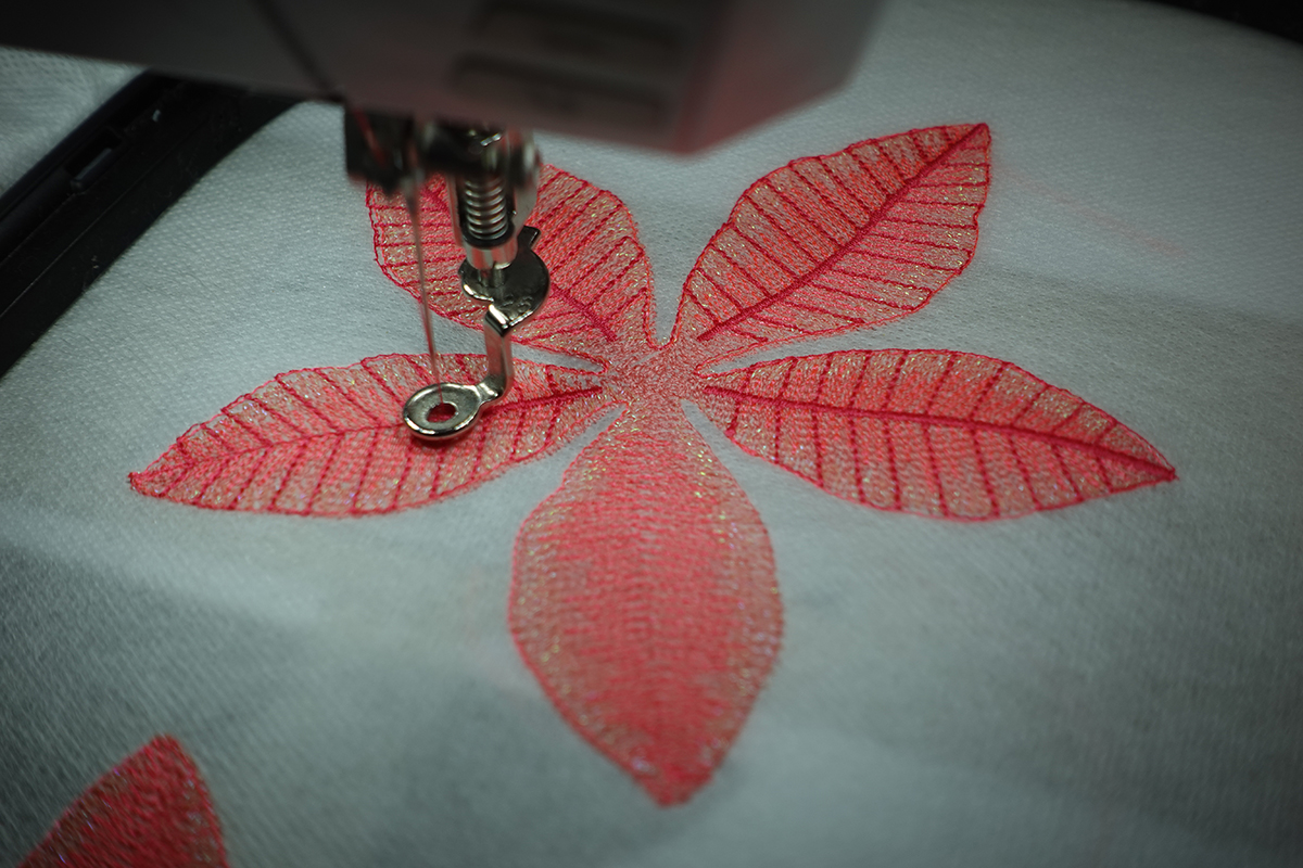 Freestanding_Lace_Poinsettia_Wreath_12_stitch_out_the_BERNINA_WeAllSew_Blog_1200x800px