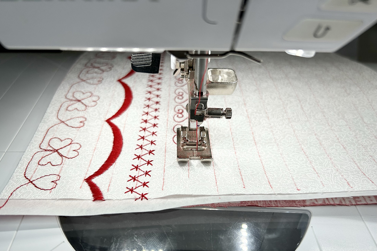 Sideways_Motion_Foot_#40C_06_sewing_stitches_BERNINA_WeAllSew_Blog_1200x800px