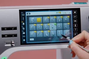Display screen of the BERNINA 770 QE PLUS showing a foot selection highlighted.