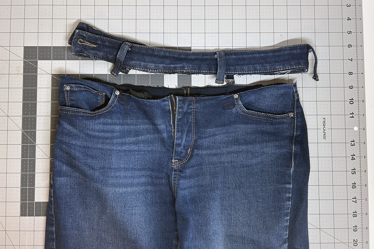 Upcycle_Jeans_to_Bag_02_waistband_cut_off_BERNINA_WeAllSew_Blog_1200x800px