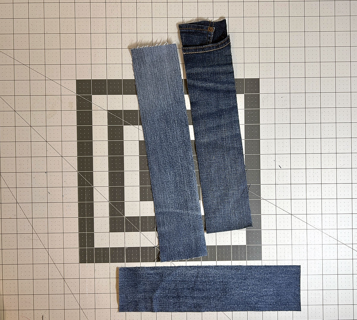 Upcycle_Jeans_to_Bag_11_3_jeans_pieces_BERNINA_WeAllSew_Blog_1200x1080px