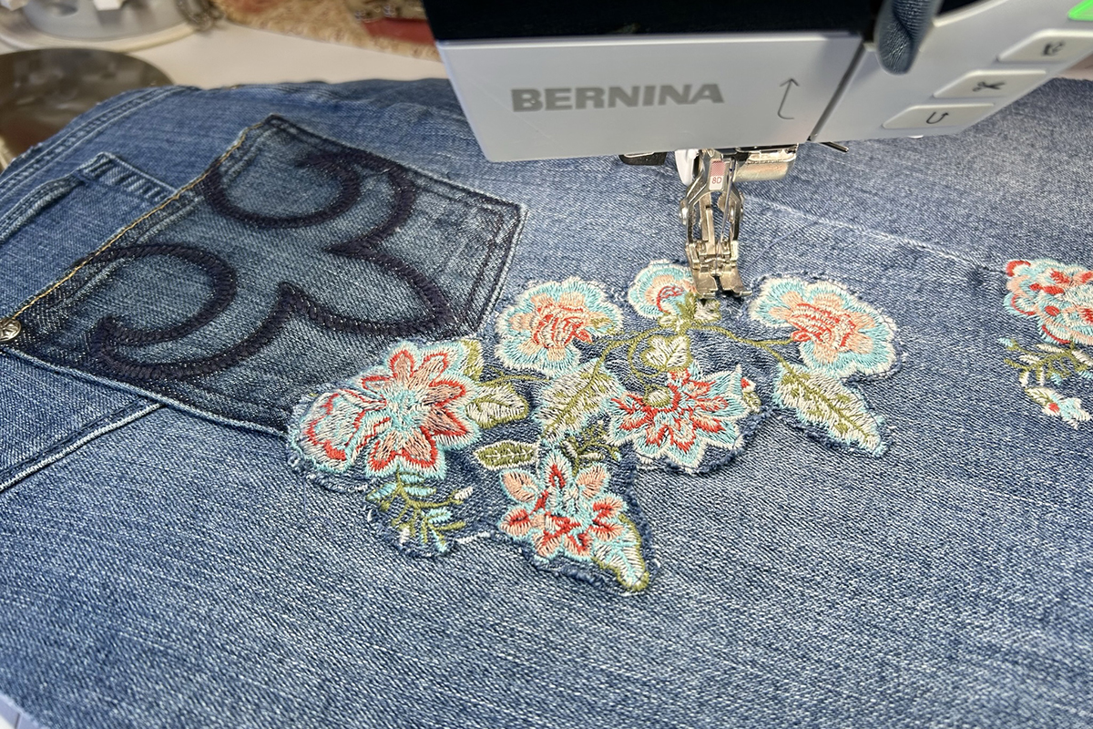 Upcycle_Jeans_to_Bag_13_adding_flowers_BERNINA_WeAllSew_Blog_1200x800px