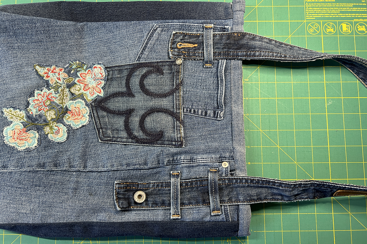Upcycle_Jeans_to_Bag_44_handle_with_belt_loops_BERNINA_WeAllSew_Blog_1200x800px