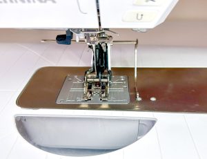 Walking foot with right guide on machine