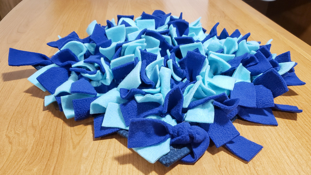 side view of finished snuffle mat