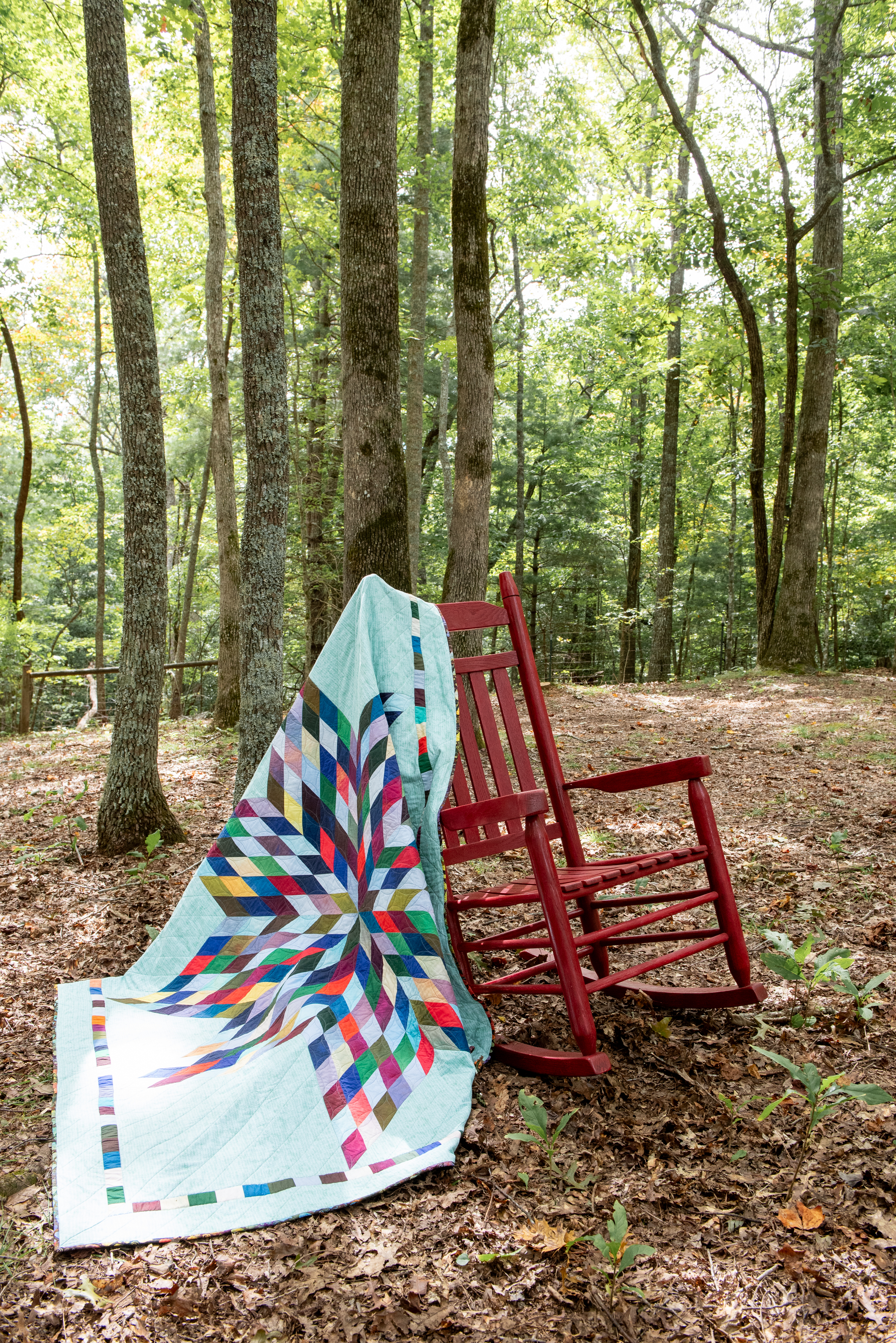 Evenly spaced straight line quilting in the setting squares and triangles 