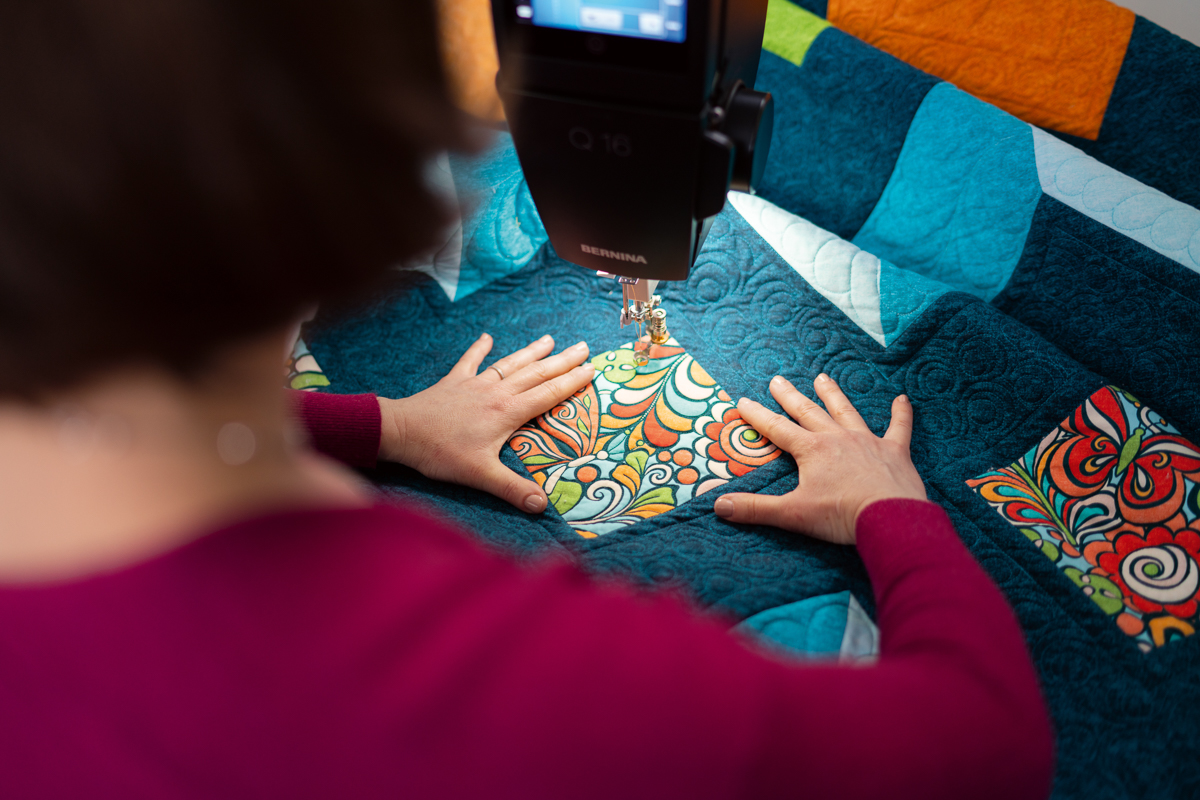 Close-up of hands Free-motion quilting