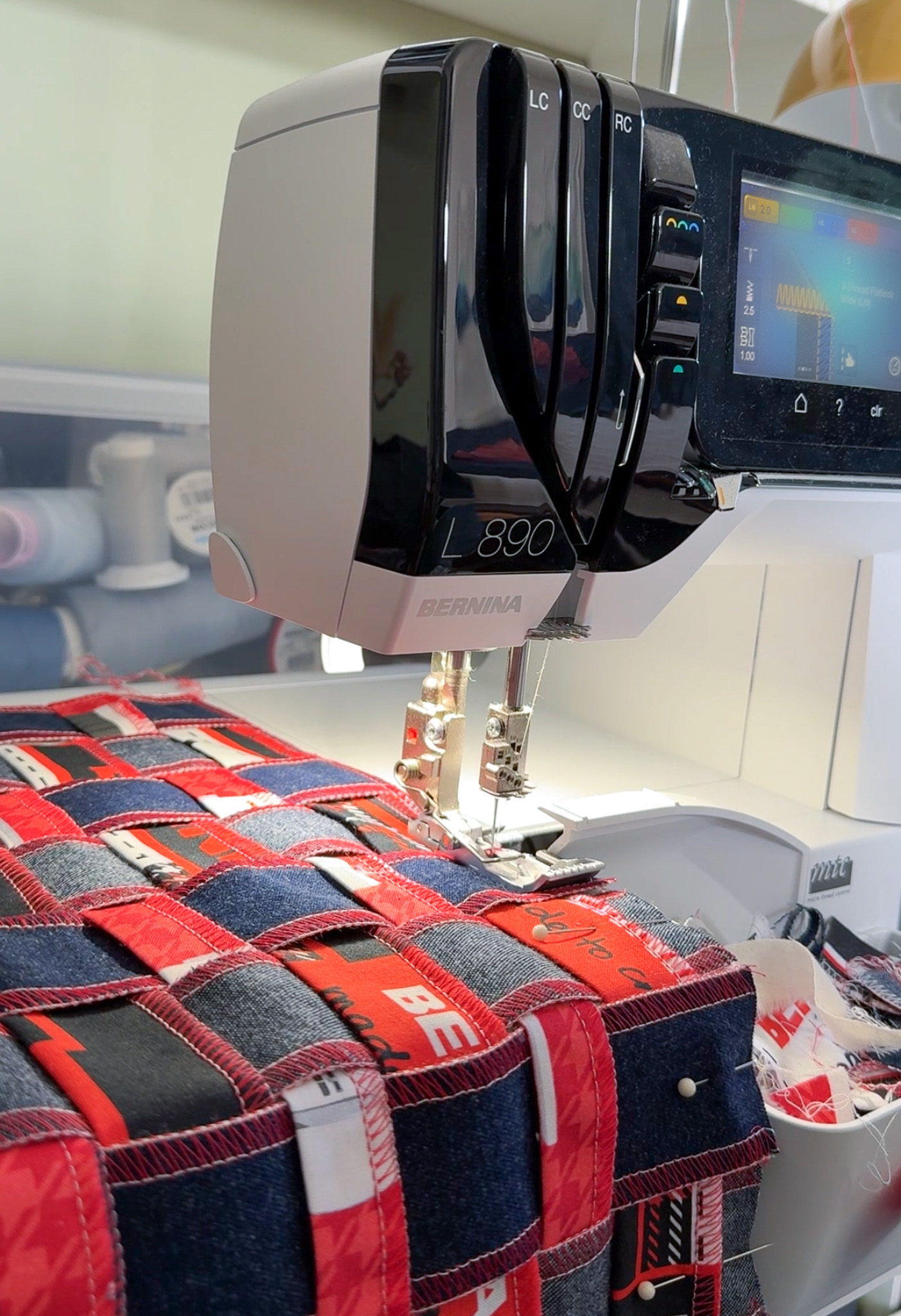 BERNINA L890 overlocking the edges of a fabric weaving